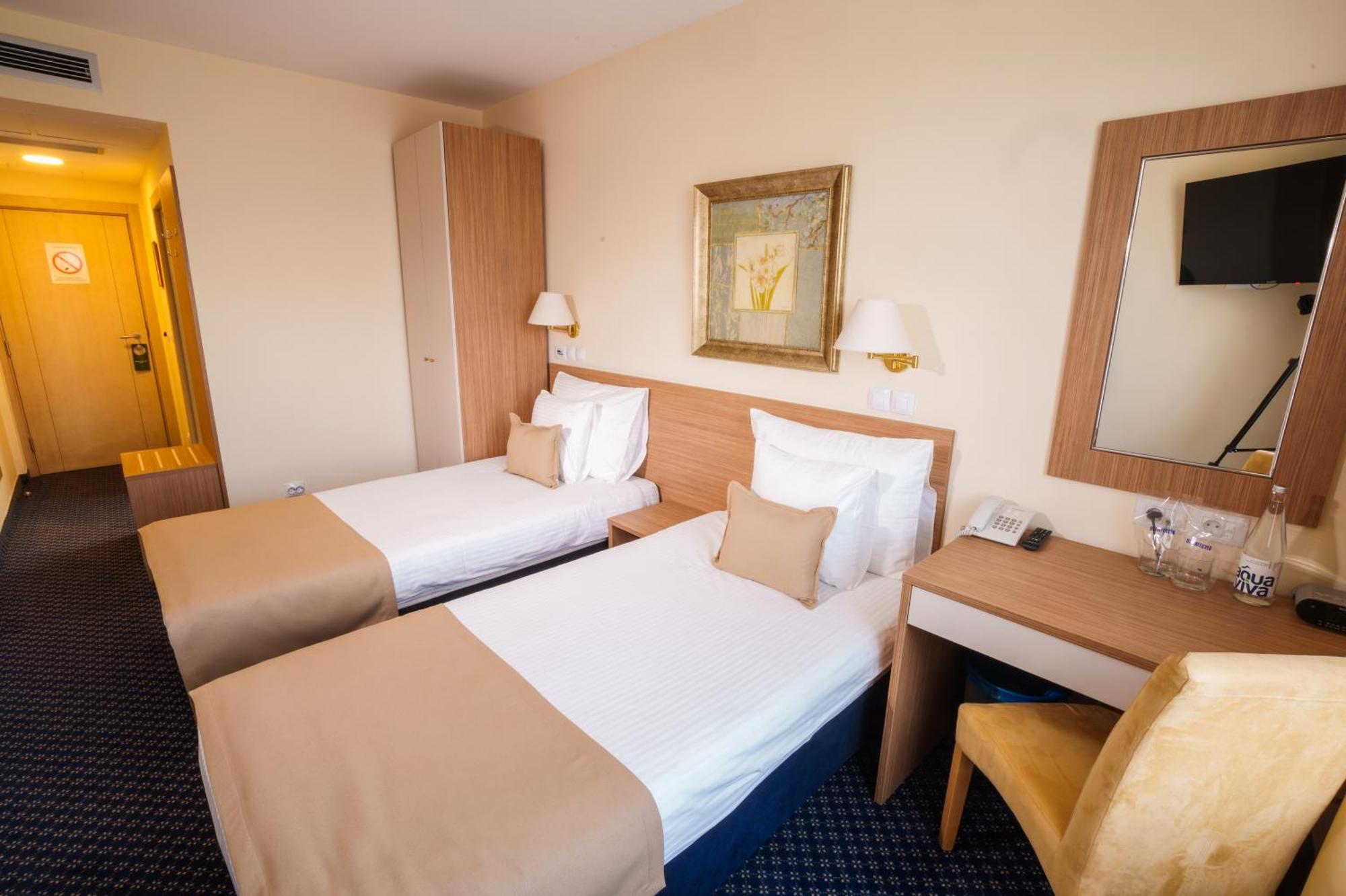 Hotel Monogram Park Ruma Zewnętrze zdjęcie