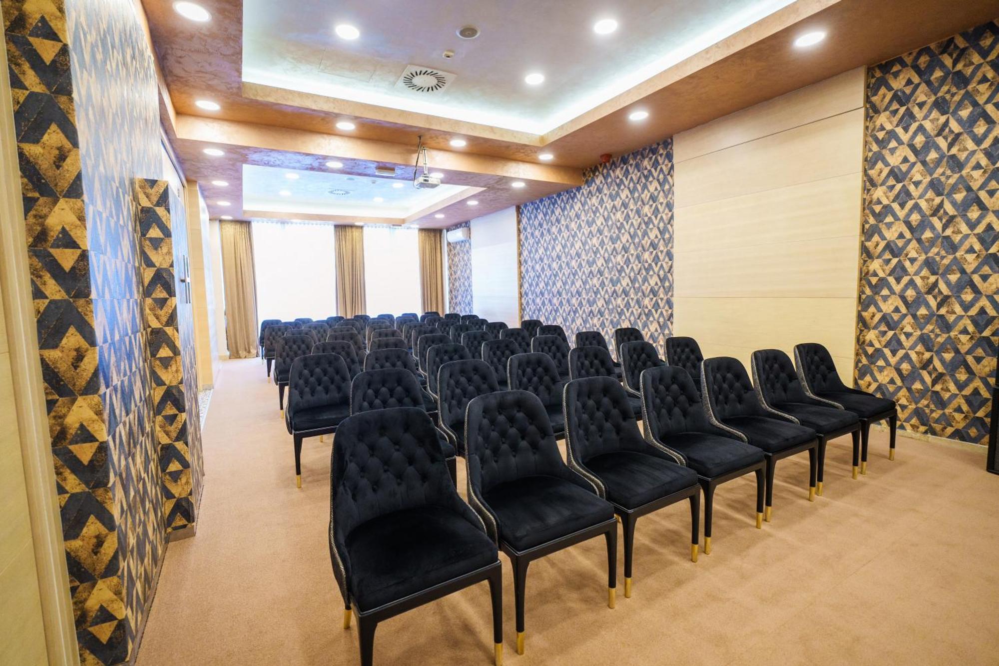 Hotel Monogram Park Ruma Zewnętrze zdjęcie