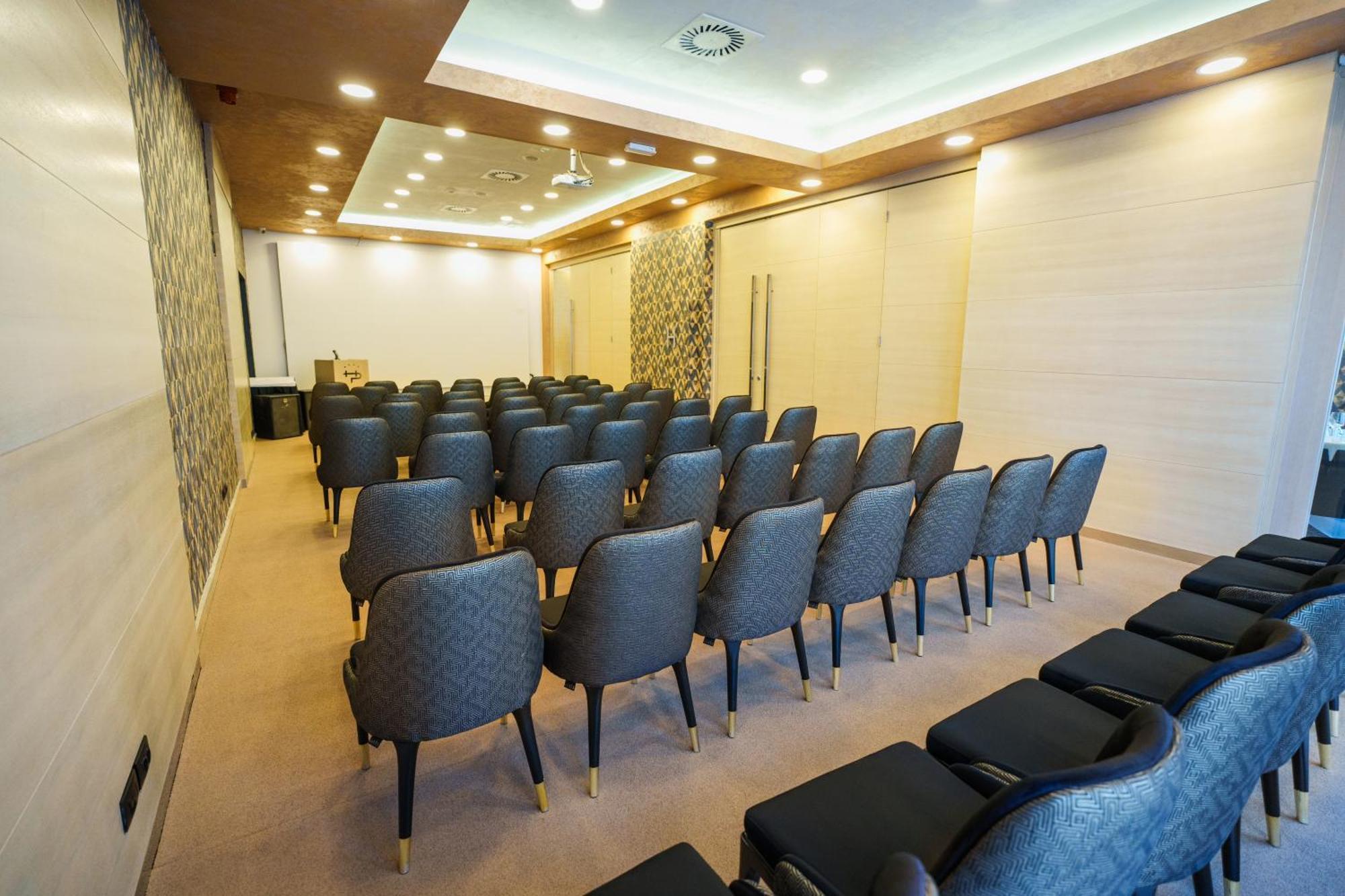 Hotel Monogram Park Ruma Zewnętrze zdjęcie