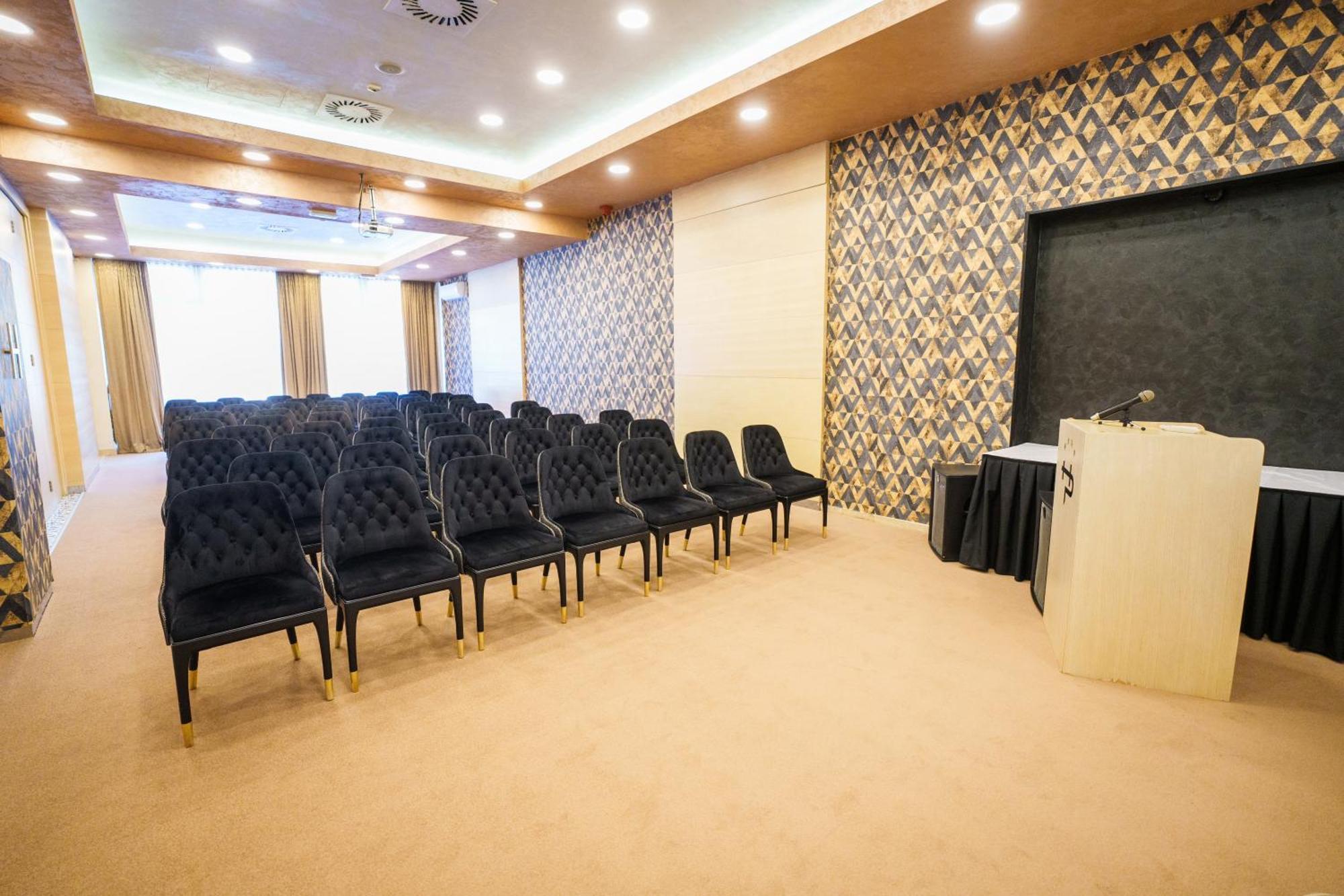 Hotel Monogram Park Ruma Zewnętrze zdjęcie