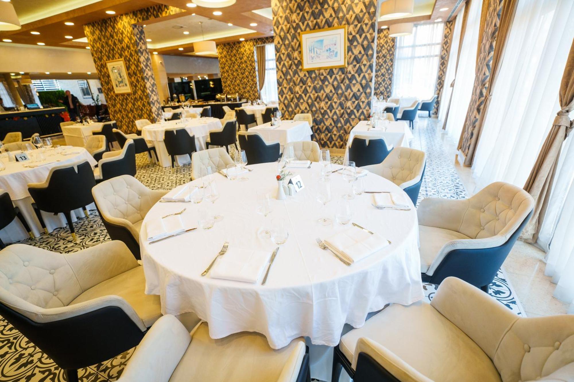 Hotel Monogram Park Ruma Zewnętrze zdjęcie