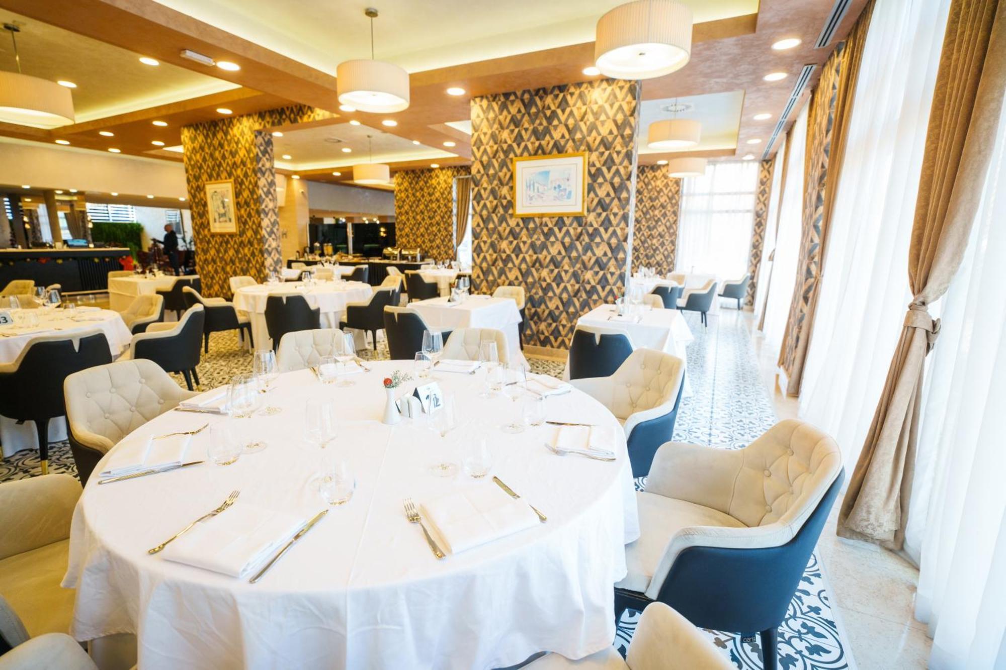 Hotel Monogram Park Ruma Zewnętrze zdjęcie