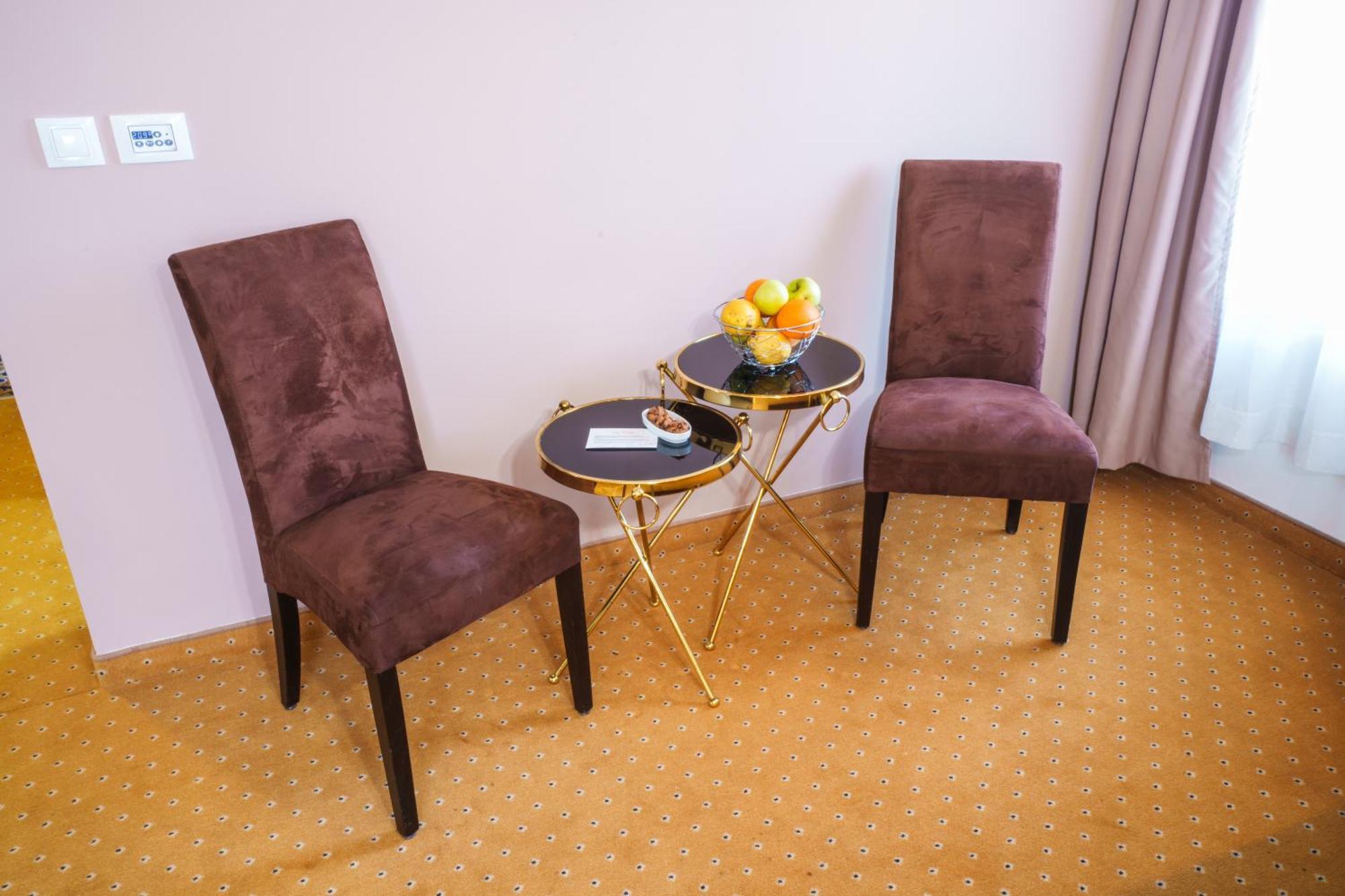 Hotel Monogram Park Ruma Zewnętrze zdjęcie