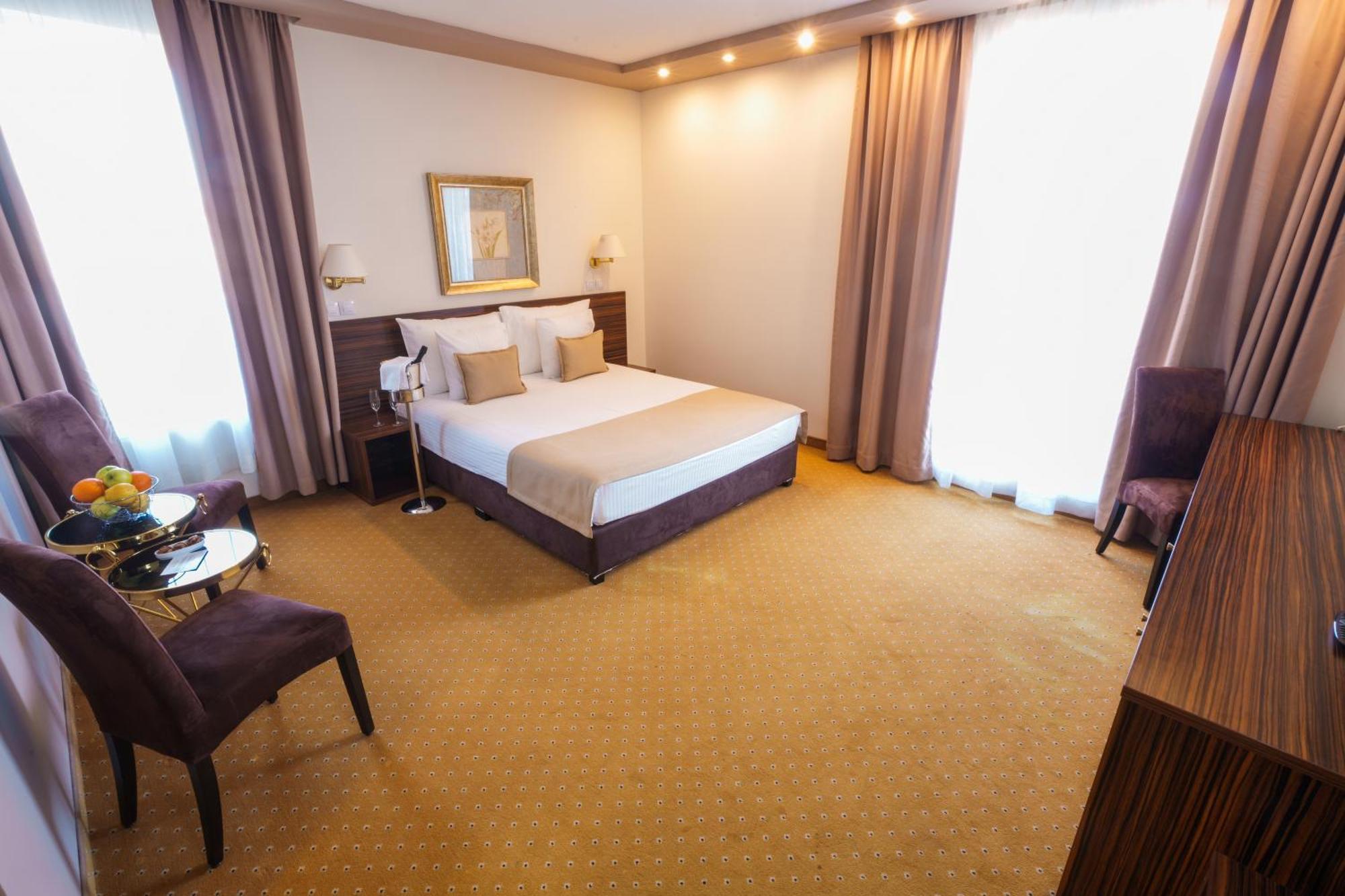 Hotel Monogram Park Ruma Zewnętrze zdjęcie