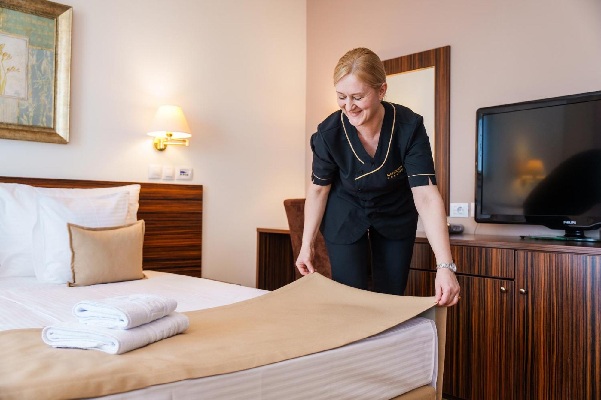 Hotel Monogram Park Ruma Zewnętrze zdjęcie
