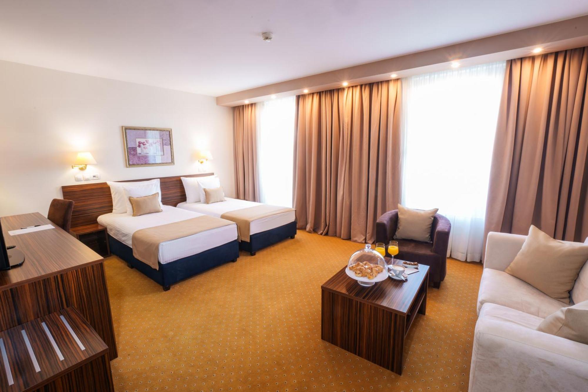 Hotel Monogram Park Ruma Zewnętrze zdjęcie