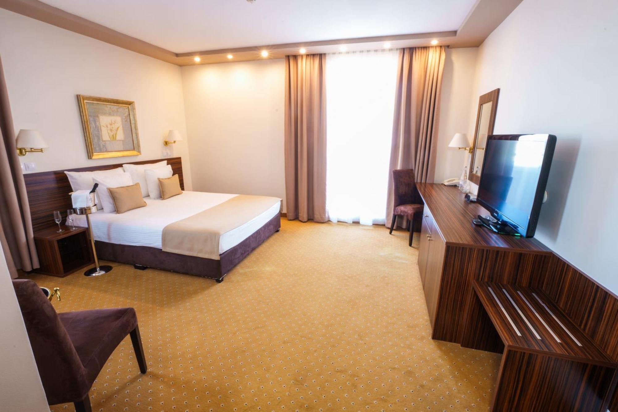 Hotel Monogram Park Ruma Zewnętrze zdjęcie