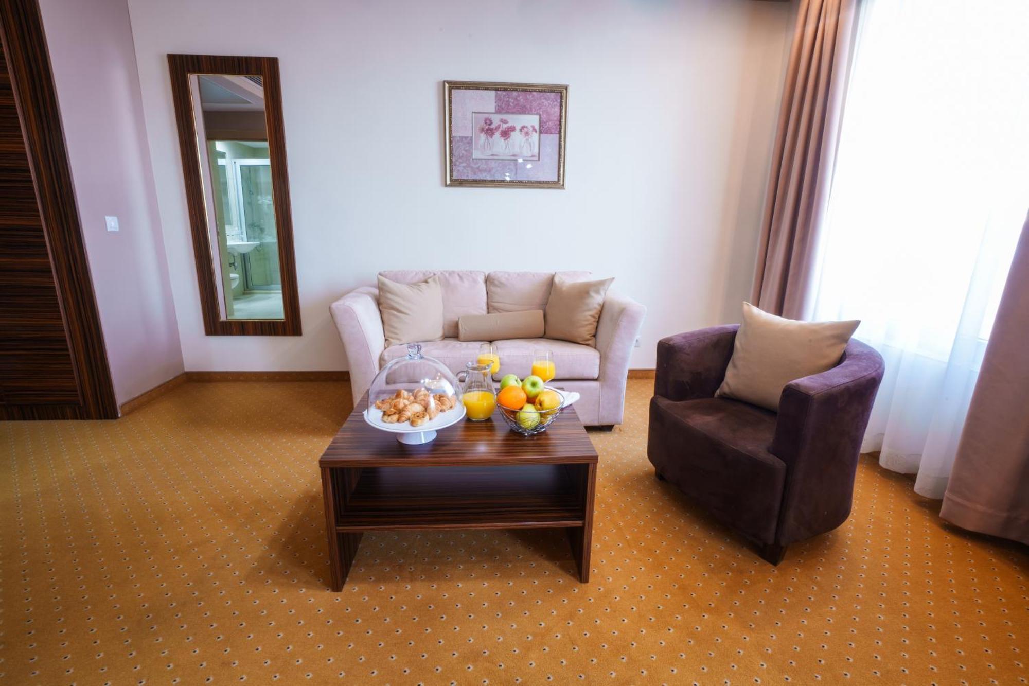 Hotel Monogram Park Ruma Zewnętrze zdjęcie