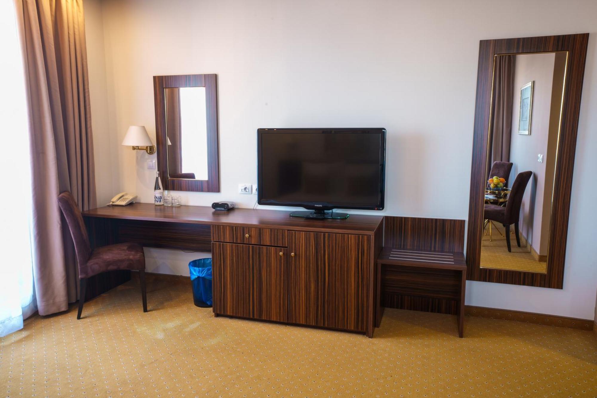 Hotel Monogram Park Ruma Zewnętrze zdjęcie