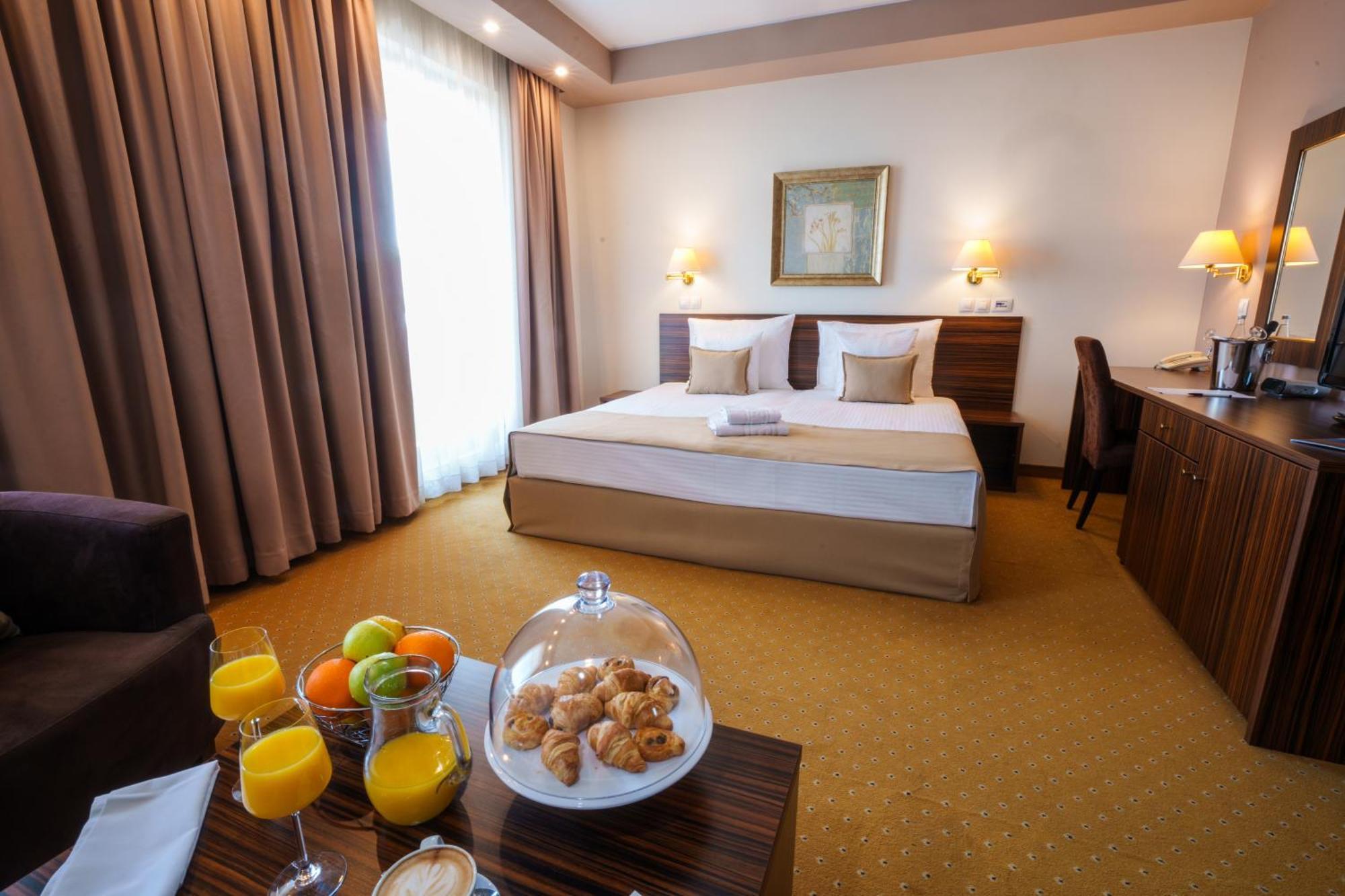 Hotel Monogram Park Ruma Zewnętrze zdjęcie