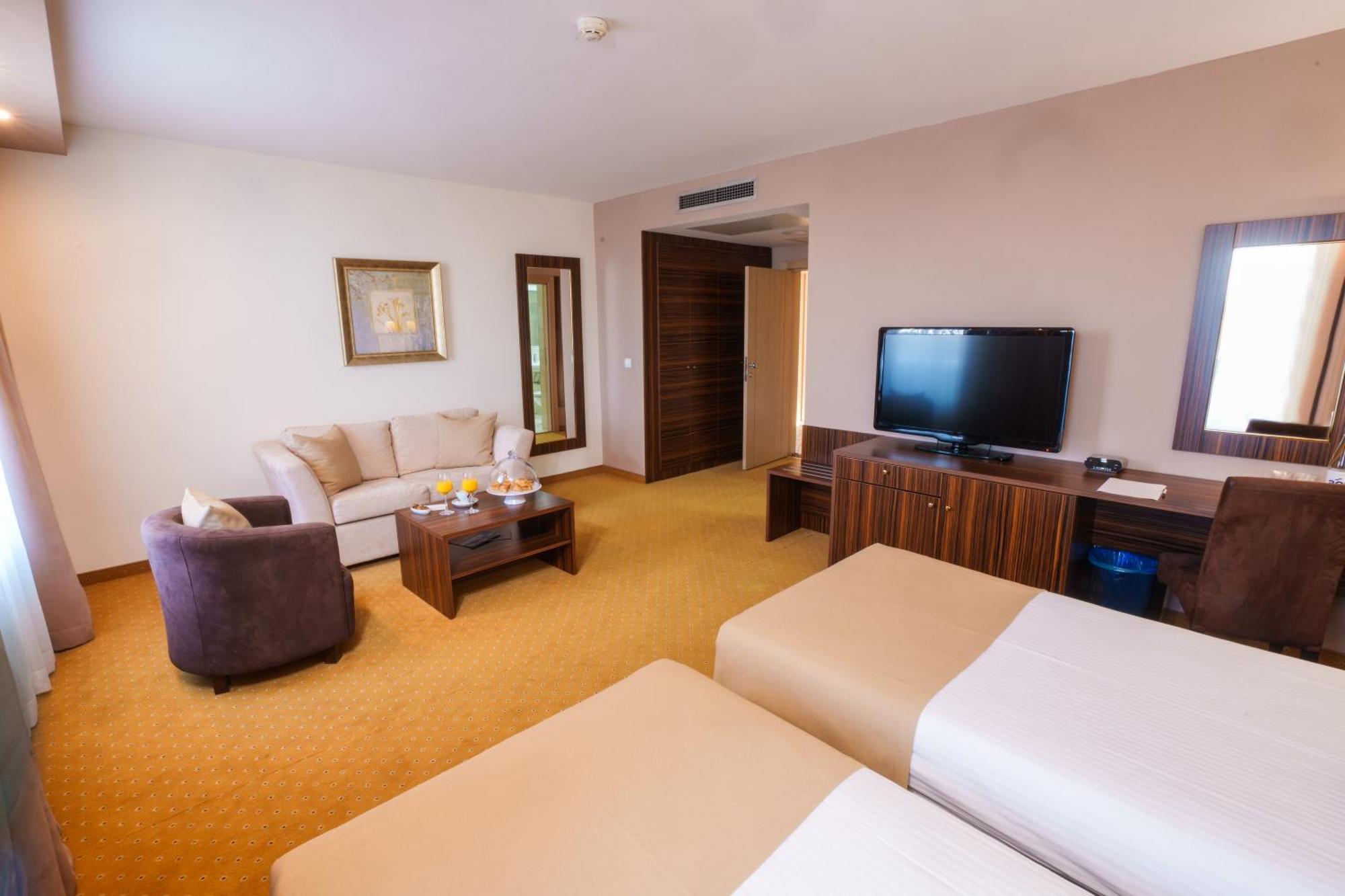 Hotel Monogram Park Ruma Zewnętrze zdjęcie