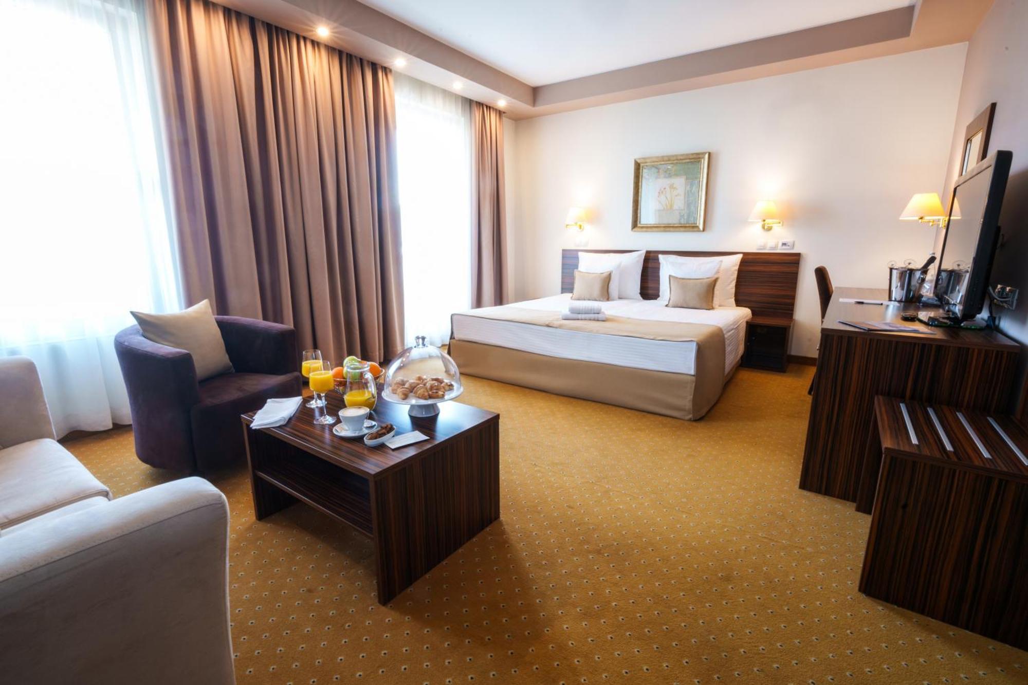 Hotel Monogram Park Ruma Zewnętrze zdjęcie