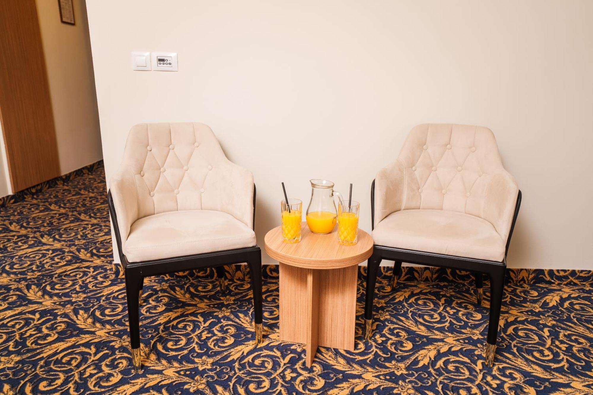 Hotel Monogram Park Ruma Zewnętrze zdjęcie