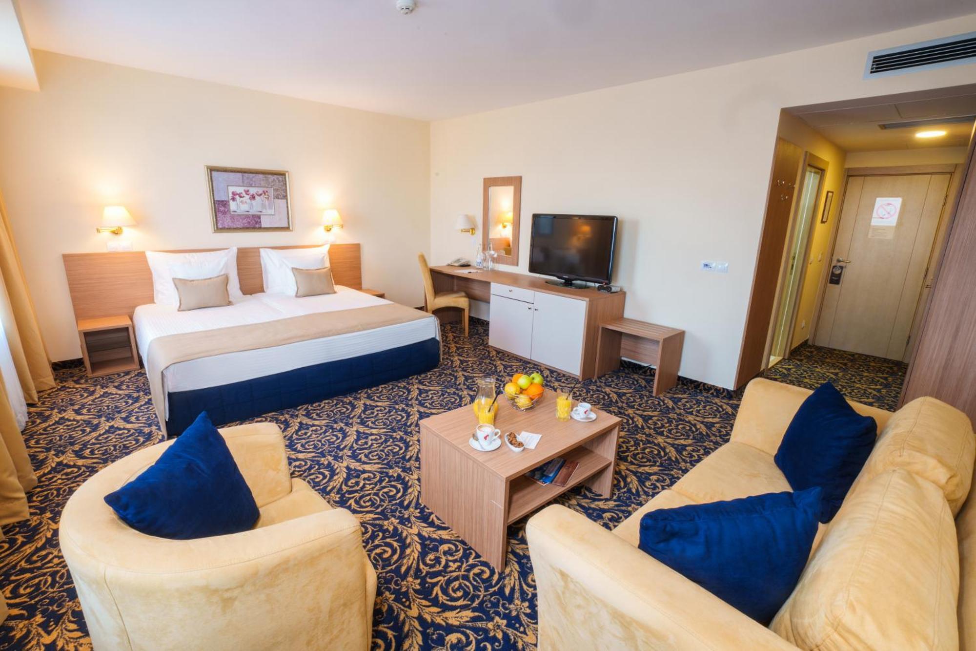 Hotel Monogram Park Ruma Zewnętrze zdjęcie