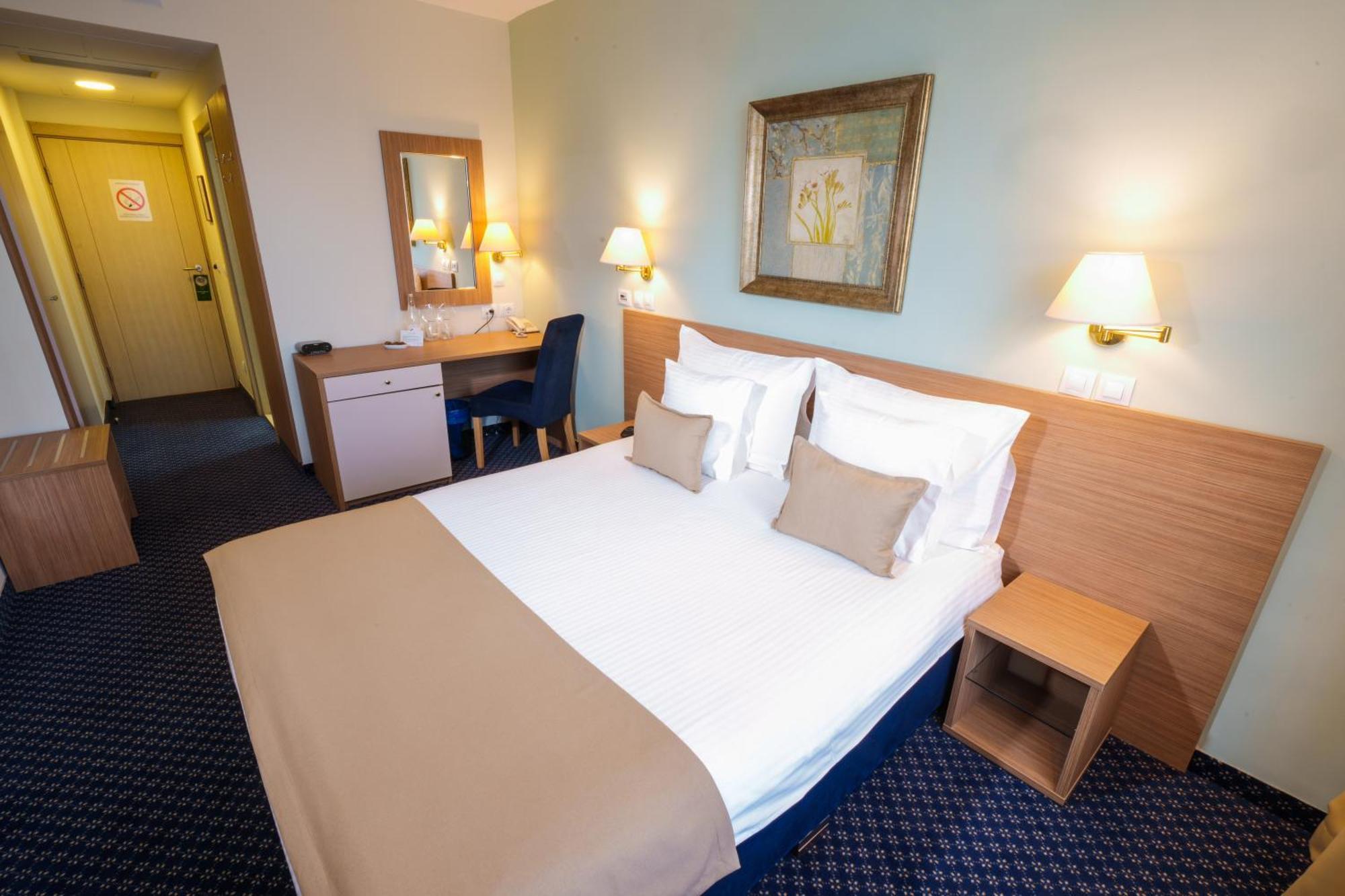 Hotel Monogram Park Ruma Zewnętrze zdjęcie