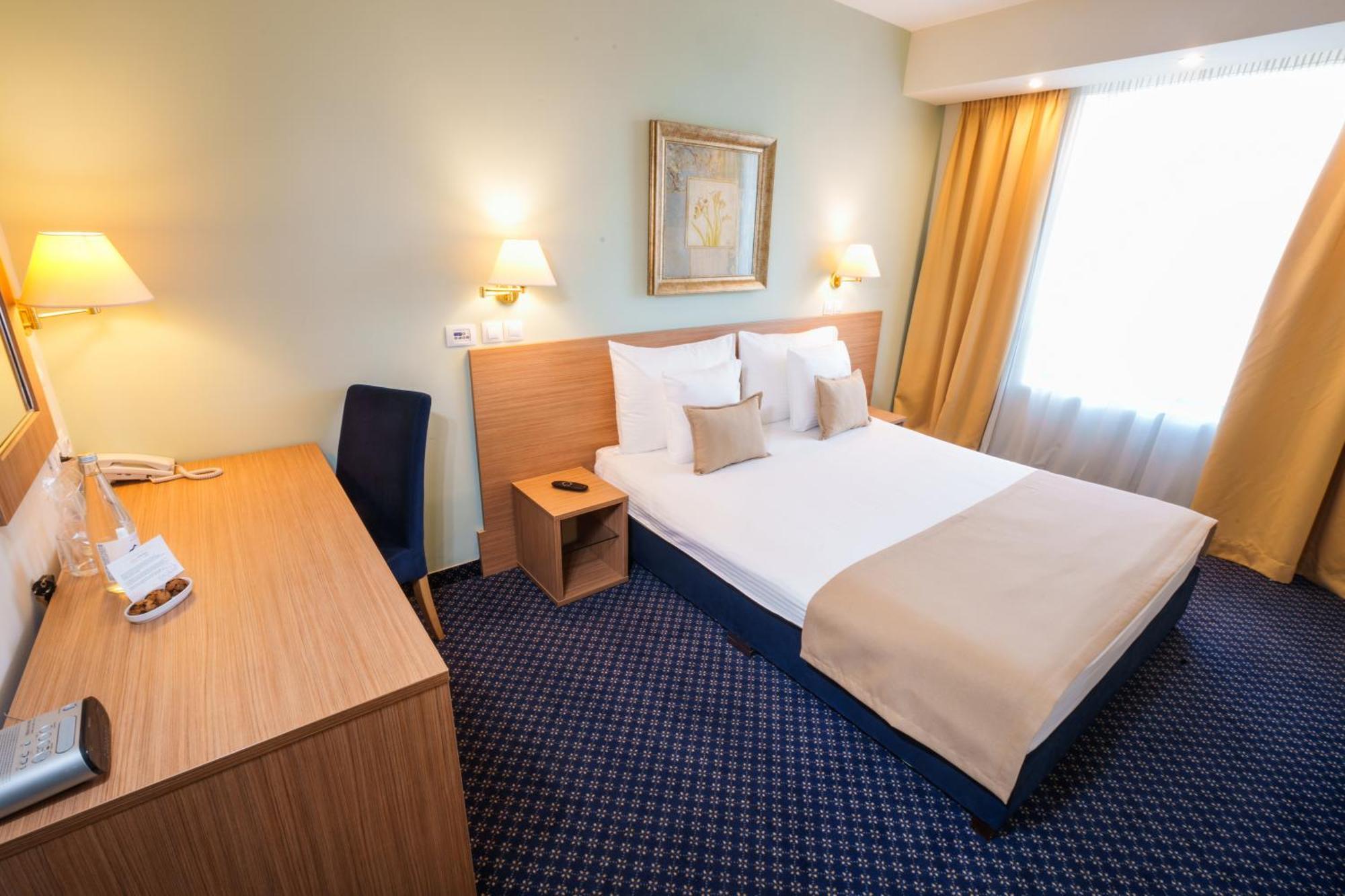 Hotel Monogram Park Ruma Zewnętrze zdjęcie