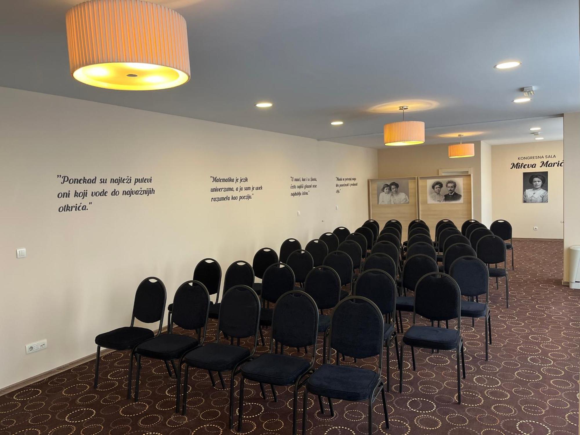 Hotel Monogram Park Ruma Zewnętrze zdjęcie