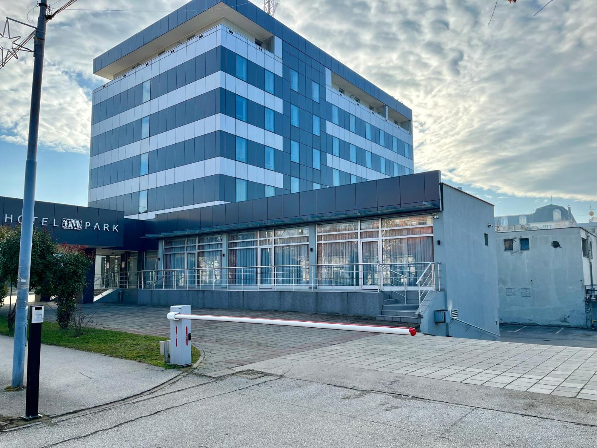 Hotel Monogram Park Ruma Zewnętrze zdjęcie